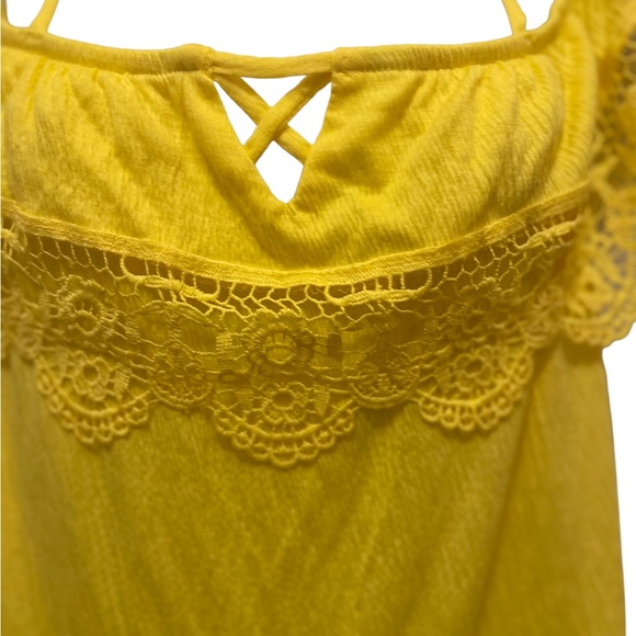 No Boundaries Juniors Yellow Top with Lace Size L - Picture 4 of 7